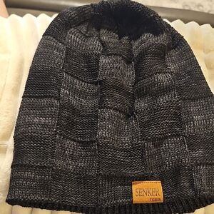 Men's Dark Gray Knit Beanie Spouchie Hat. NWOT